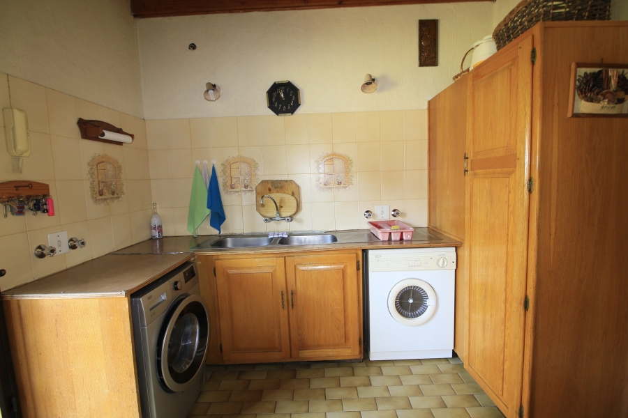 7 Bedroom Property for Sale in Glen Austin Gauteng