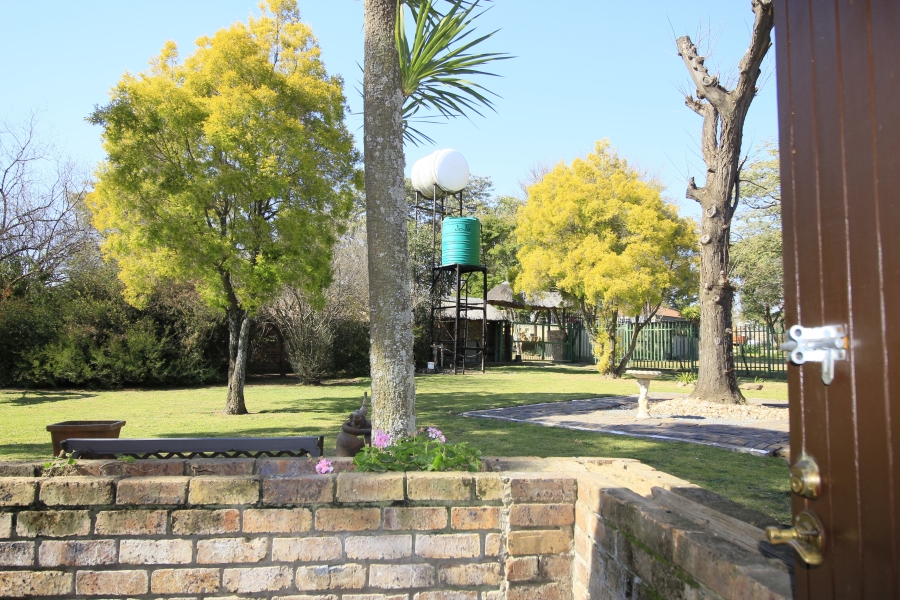 7 Bedroom Property for Sale in Glen Austin Gauteng