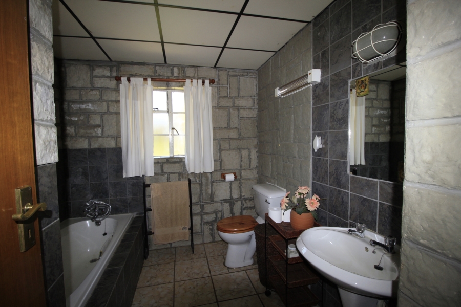 7 Bedroom Property for Sale in Glen Austin Gauteng