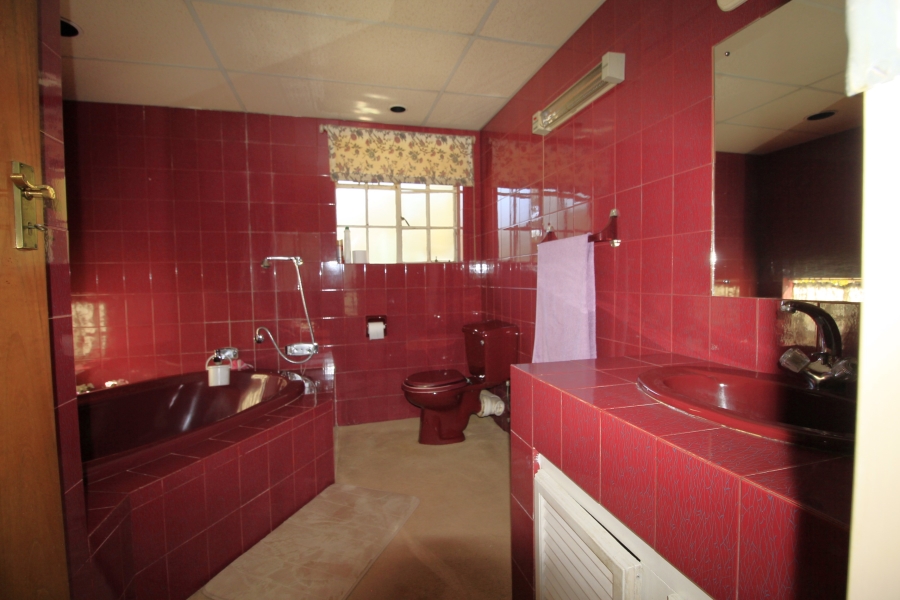 7 Bedroom Property for Sale in Glen Austin Gauteng
