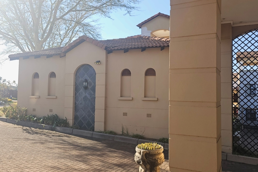 2 Bedroom Property for Sale in Erand Gardens Gauteng