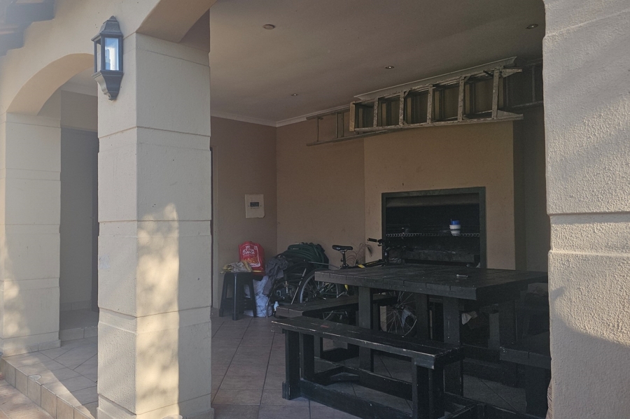 2 Bedroom Property for Sale in Erand Gardens Gauteng