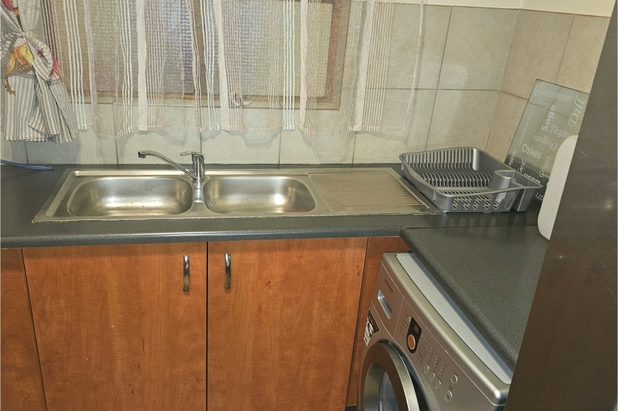 2 Bedroom Property for Sale in Erand Gardens Gauteng