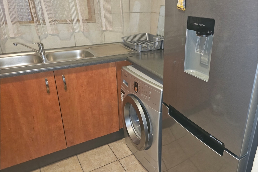 2 Bedroom Property for Sale in Erand Gardens Gauteng