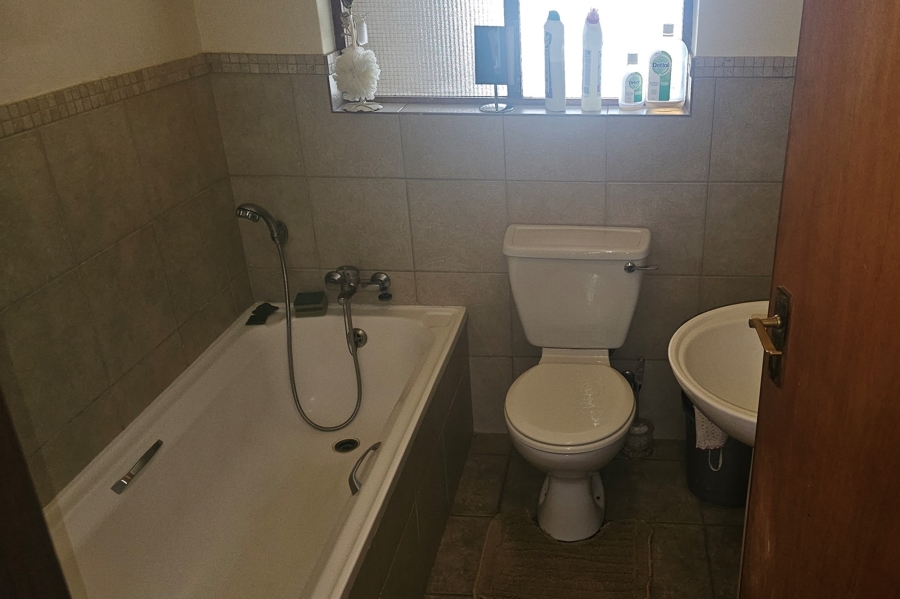 2 Bedroom Property for Sale in Erand Gardens Gauteng