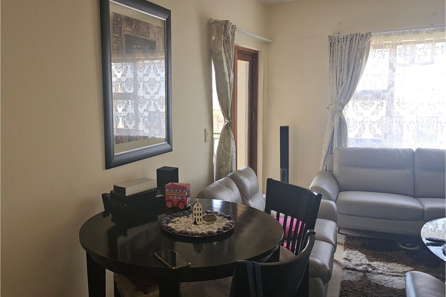 2 Bedroom Property for Sale in Erand Gardens Gauteng