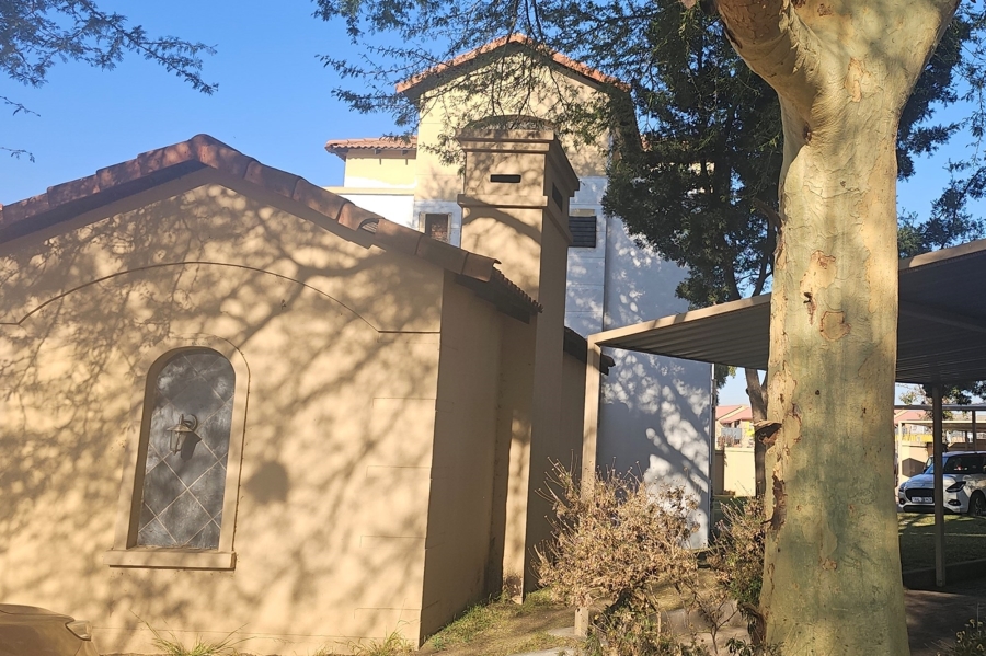 2 Bedroom Property for Sale in Erand Gardens Gauteng