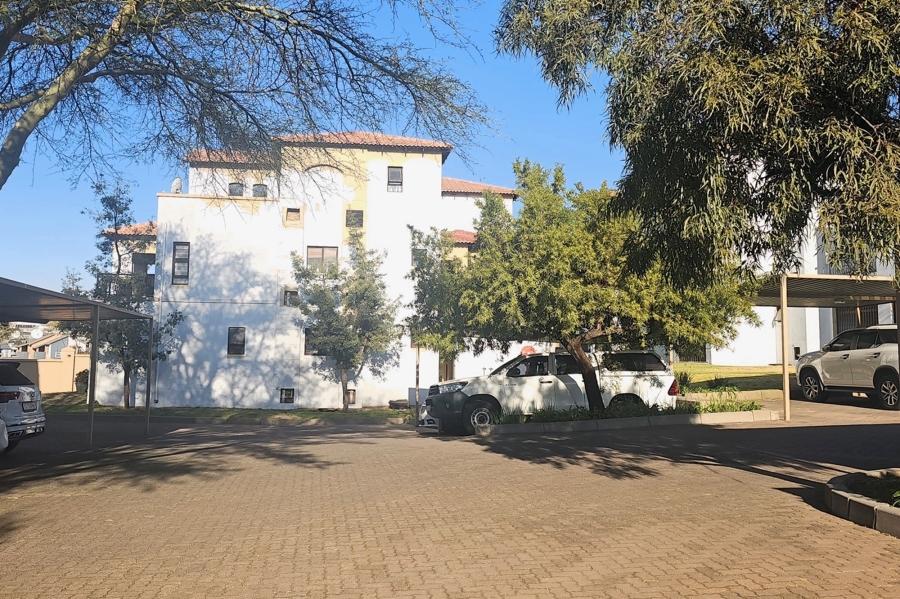 2 Bedroom Property for Sale in Erand Gardens Gauteng