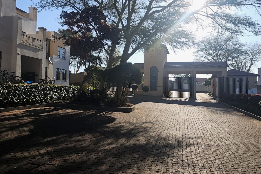 2 Bedroom Property for Sale in Erand Gardens Gauteng
