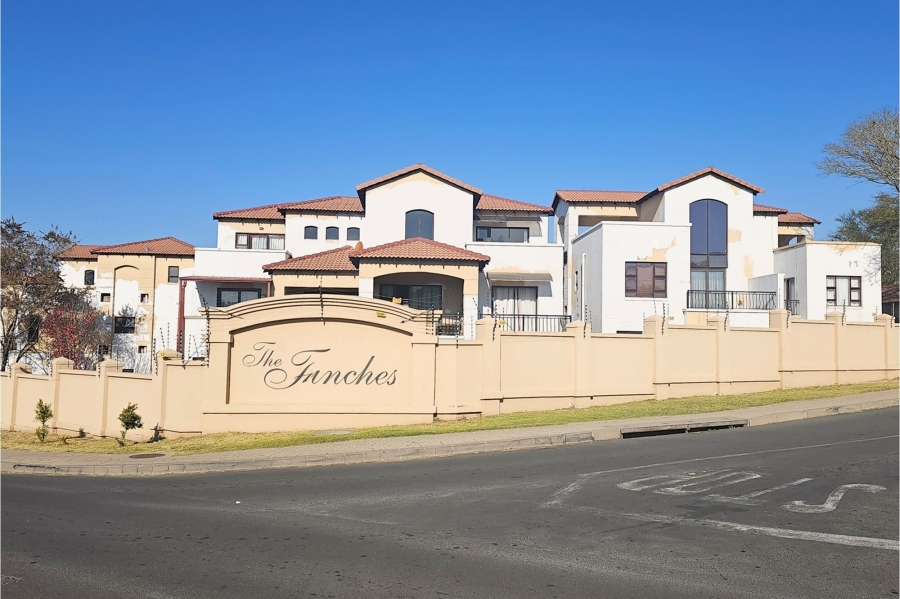 2 Bedroom Property for Sale in Erand Gardens Gauteng