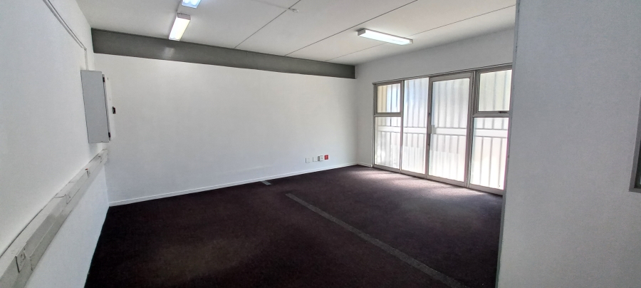 To Let commercial Property for Rent in Driehoek Gauteng
