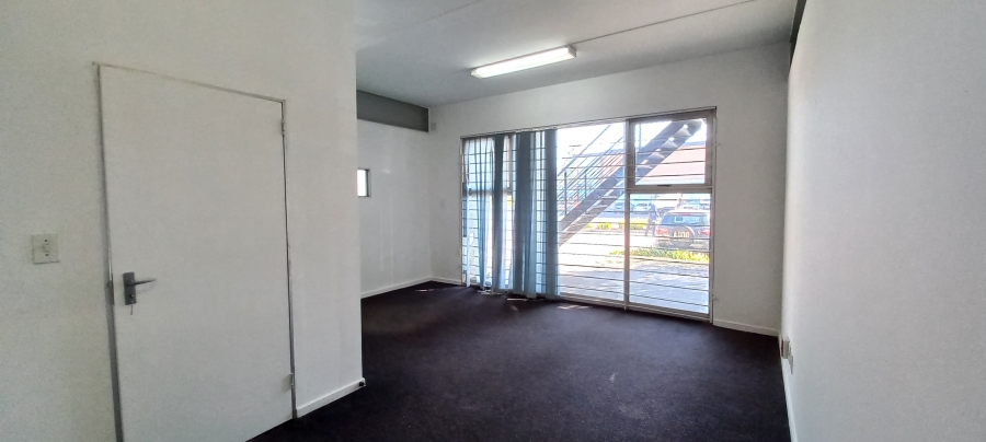 To Let commercial Property for Rent in Driehoek Gauteng
