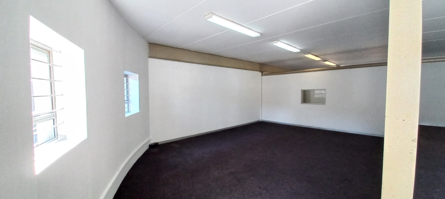 To Let commercial Property for Rent in Driehoek Gauteng
