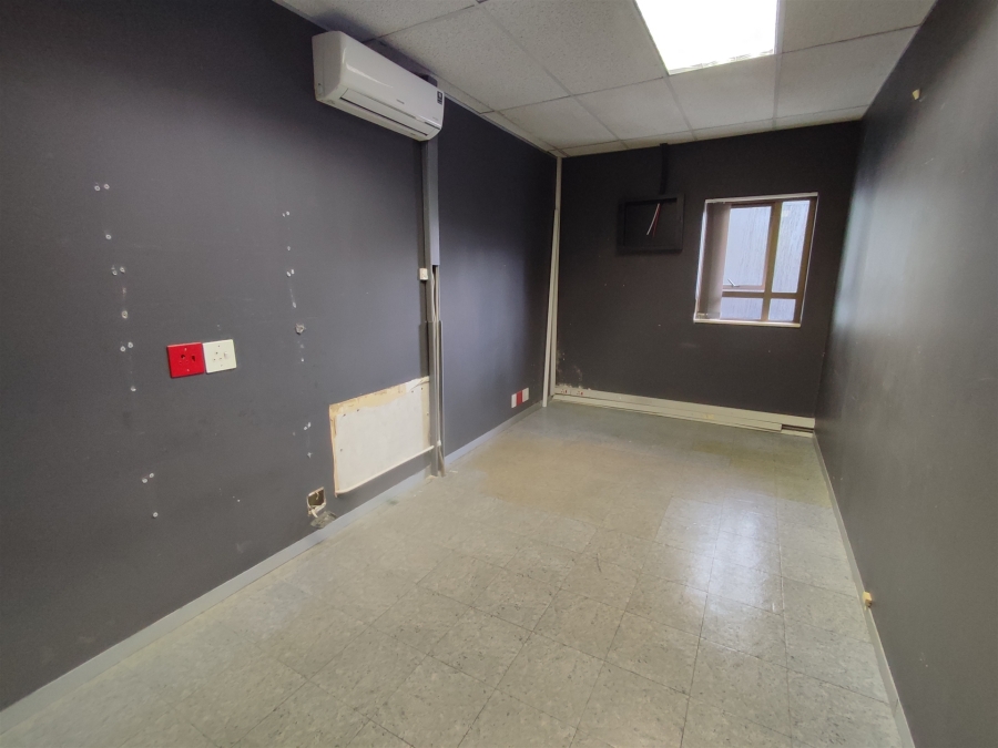 To Let commercial Property for Rent in Hyde Park Gauteng