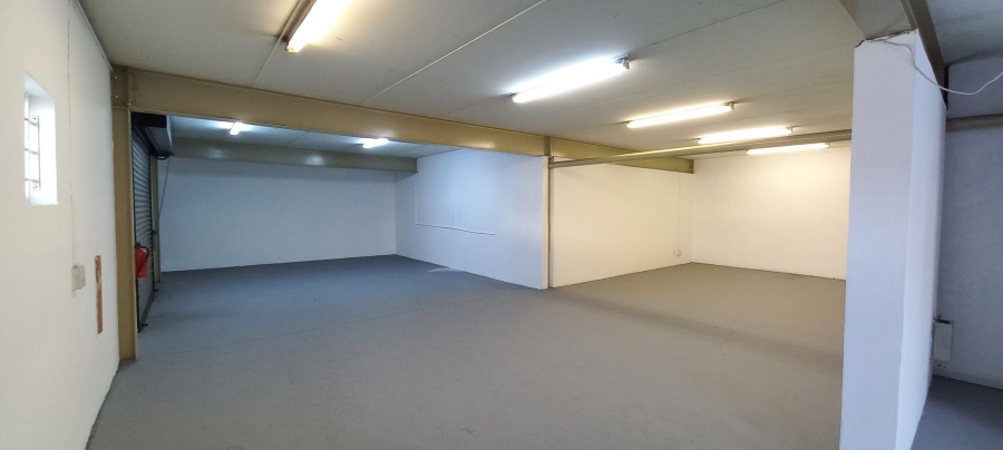 To Let commercial Property for Rent in Driehoek Gauteng