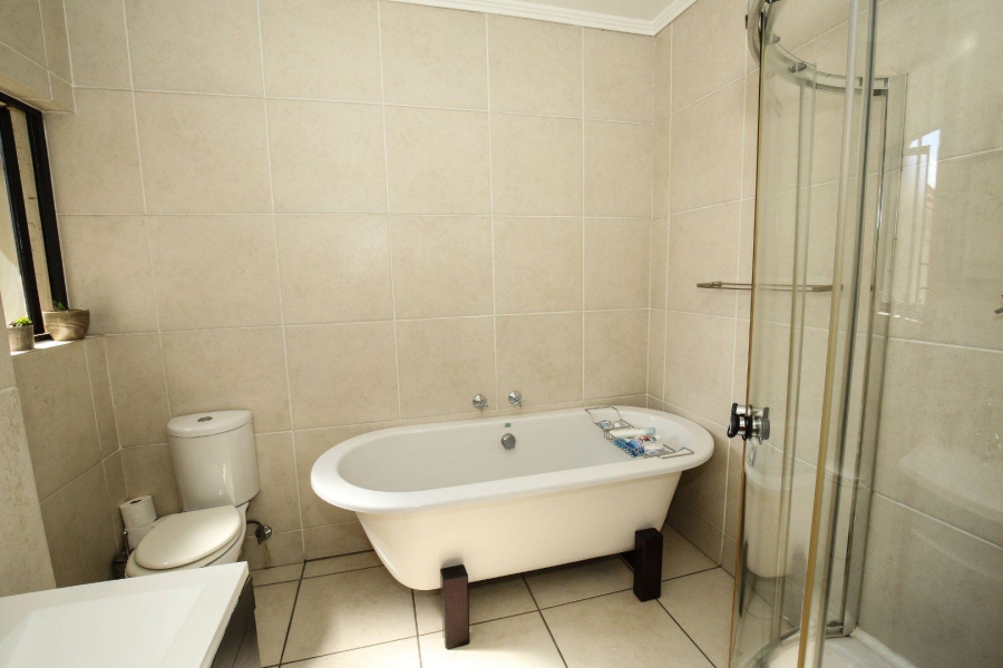 To Let 2 Bedroom Property for Rent in Greenstone Hill Gauteng