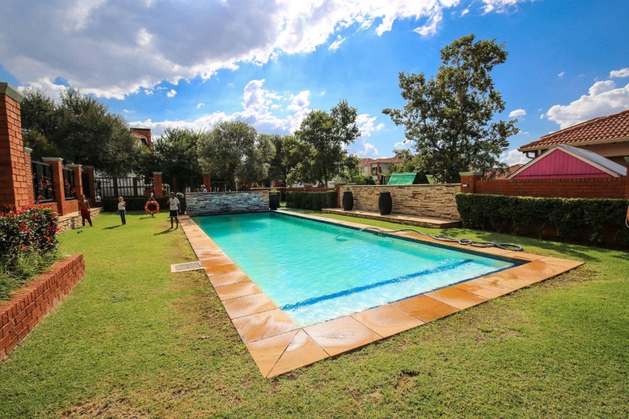 To Let 2 Bedroom Property for Rent in Greenstone Hill Gauteng