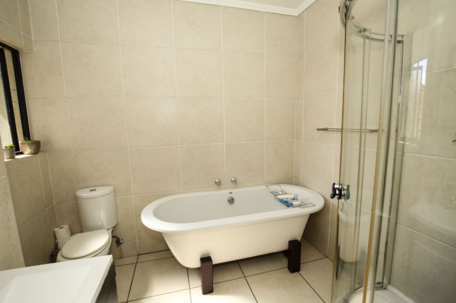 To Let 2 Bedroom Property for Rent in Greenstone Hill Gauteng