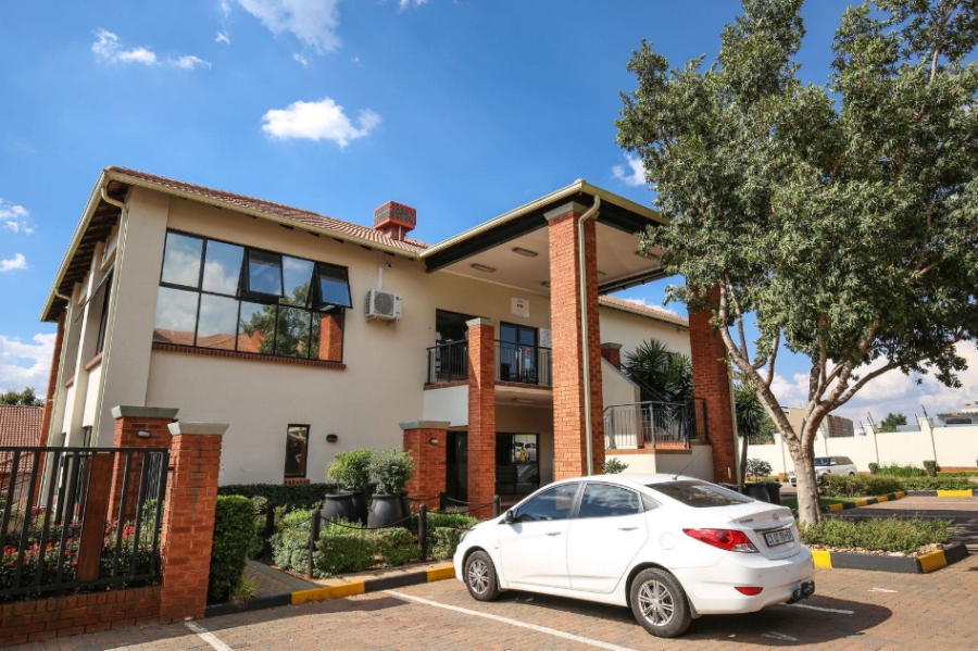 To Let 2 Bedroom Property for Rent in Greenstone Hill Gauteng