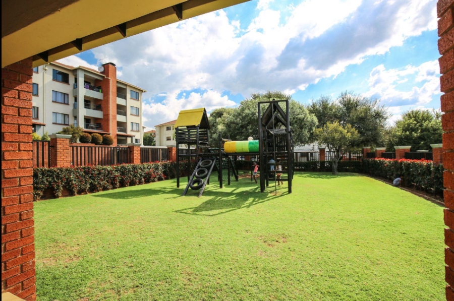 To Let 2 Bedroom Property for Rent in Greenstone Hill Gauteng