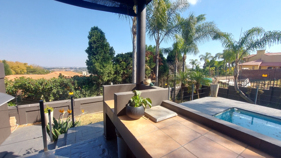 4 Bedroom Property for Sale in Waterkloof Ridge Gauteng