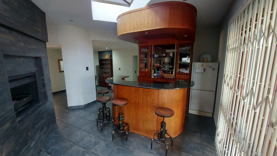 4 Bedroom Property for Sale in Waterkloof Ridge Gauteng