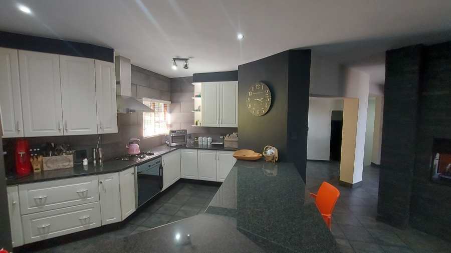 4 Bedroom Property for Sale in Waterkloof Ridge Gauteng