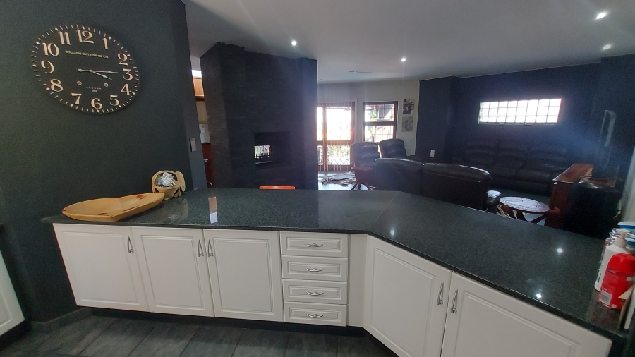 4 Bedroom Property for Sale in Waterkloof Ridge Gauteng