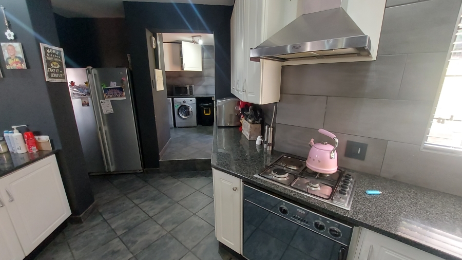 4 Bedroom Property for Sale in Waterkloof Ridge Gauteng