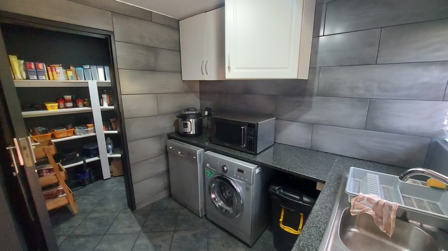 4 Bedroom Property for Sale in Waterkloof Ridge Gauteng