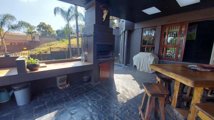 4 Bedroom Property for Sale in Waterkloof Ridge Gauteng