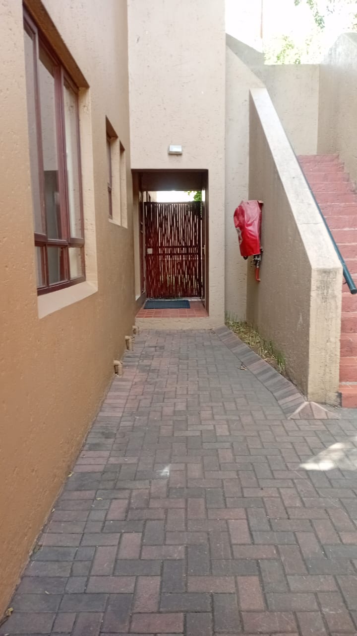To Let 2 Bedroom Property for Rent in Sunninghill Gauteng