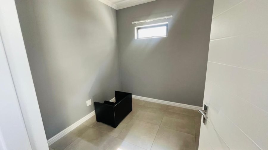 To Let 3 Bedroom Property for Rent in Glen Austin Gauteng