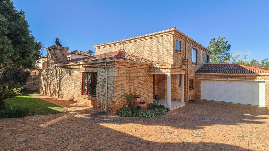 4 Bedroom Property for Sale in Tres Jolie Gauteng
