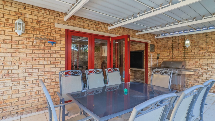 4 Bedroom Property for Sale in Tres Jolie Gauteng