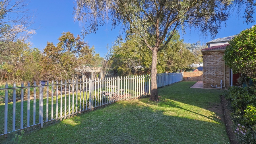 4 Bedroom Property for Sale in Tres Jolie Gauteng