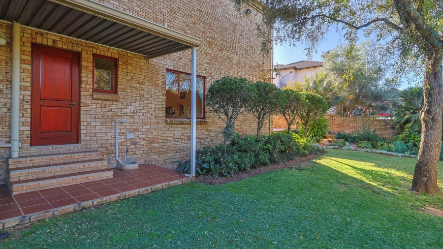 4 Bedroom Property for Sale in Tres Jolie Gauteng