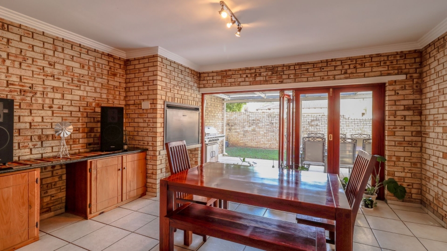 4 Bedroom Property for Sale in Tres Jolie Gauteng