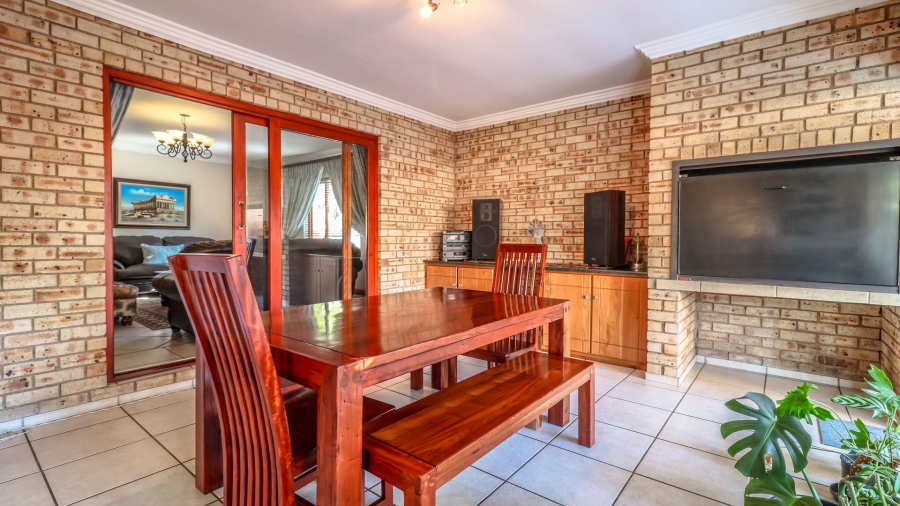 4 Bedroom Property for Sale in Tres Jolie Gauteng