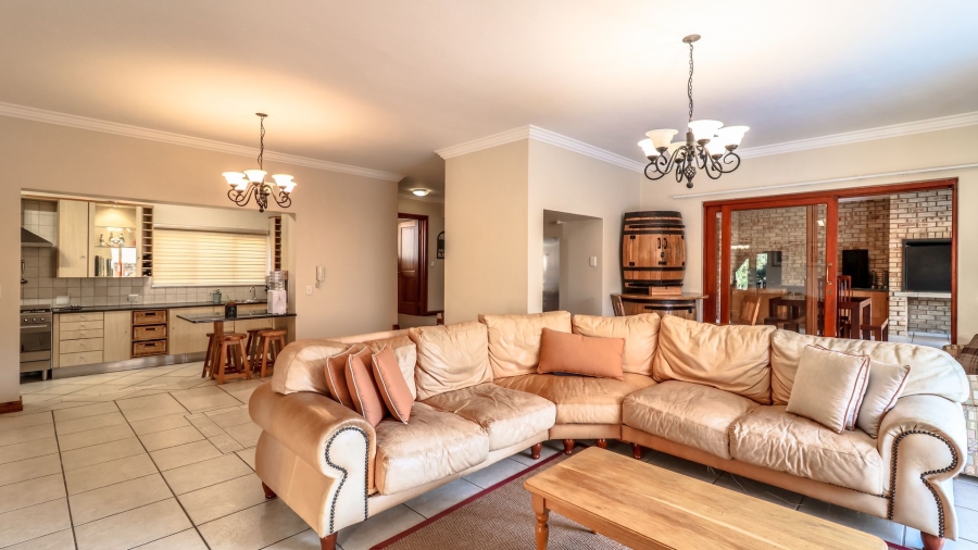4 Bedroom Property for Sale in Tres Jolie Gauteng