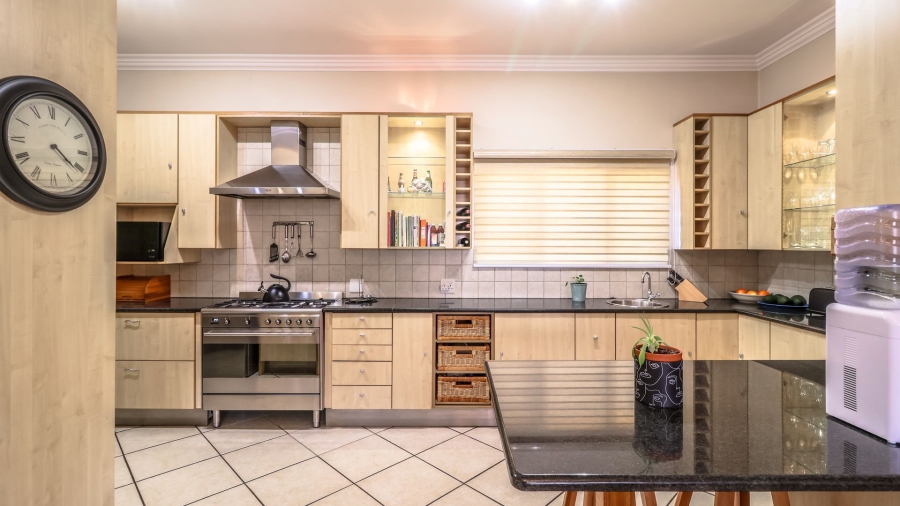 4 Bedroom Property for Sale in Tres Jolie Gauteng