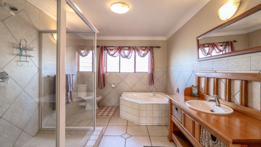 4 Bedroom Property for Sale in Tres Jolie Gauteng