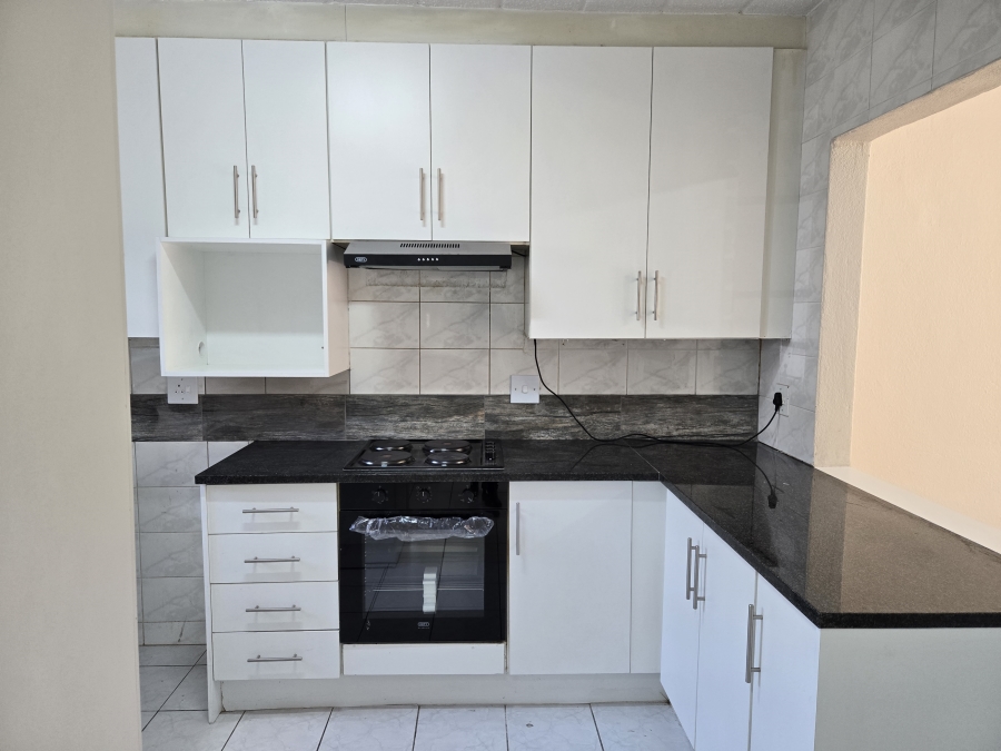 To Let 2 Bedroom Property for Rent in North Riding Gauteng