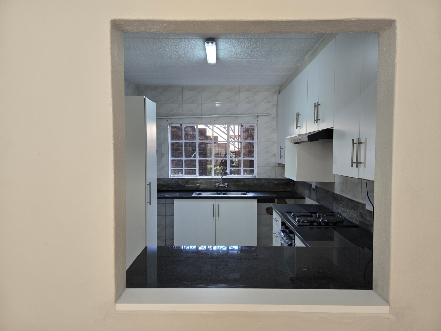 To Let 2 Bedroom Property for Rent in North Riding Gauteng
