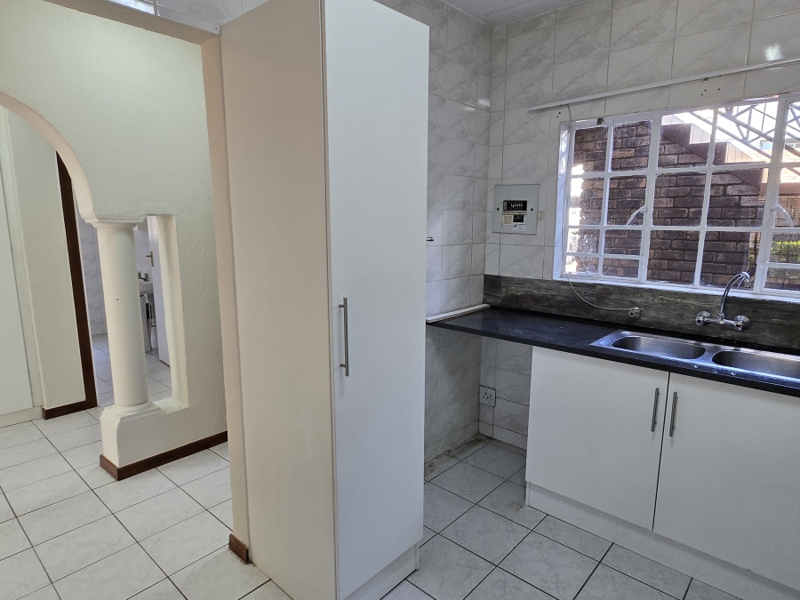 To Let 2 Bedroom Property for Rent in North Riding Gauteng