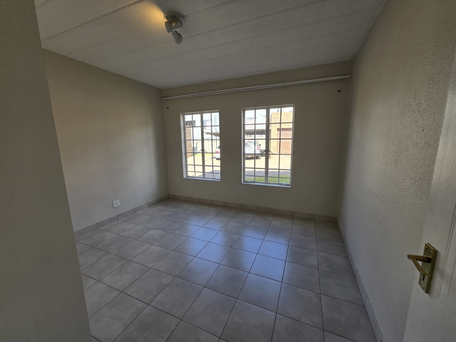 To Let 2 Bedroom Property for Rent in North Riding Gauteng