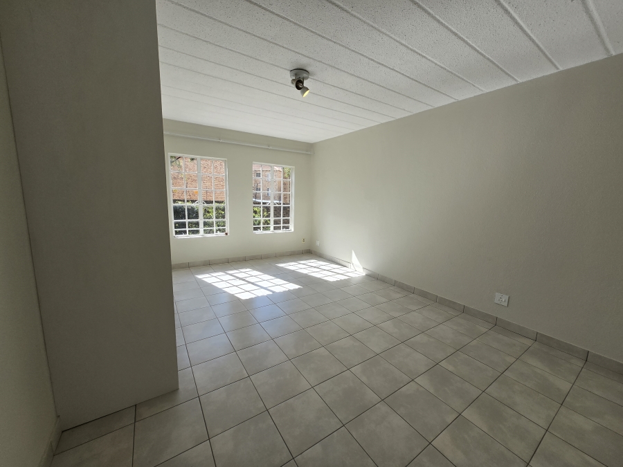 To Let 2 Bedroom Property for Rent in North Riding Gauteng