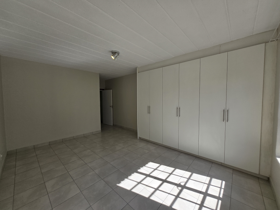 To Let 2 Bedroom Property for Rent in North Riding Gauteng
