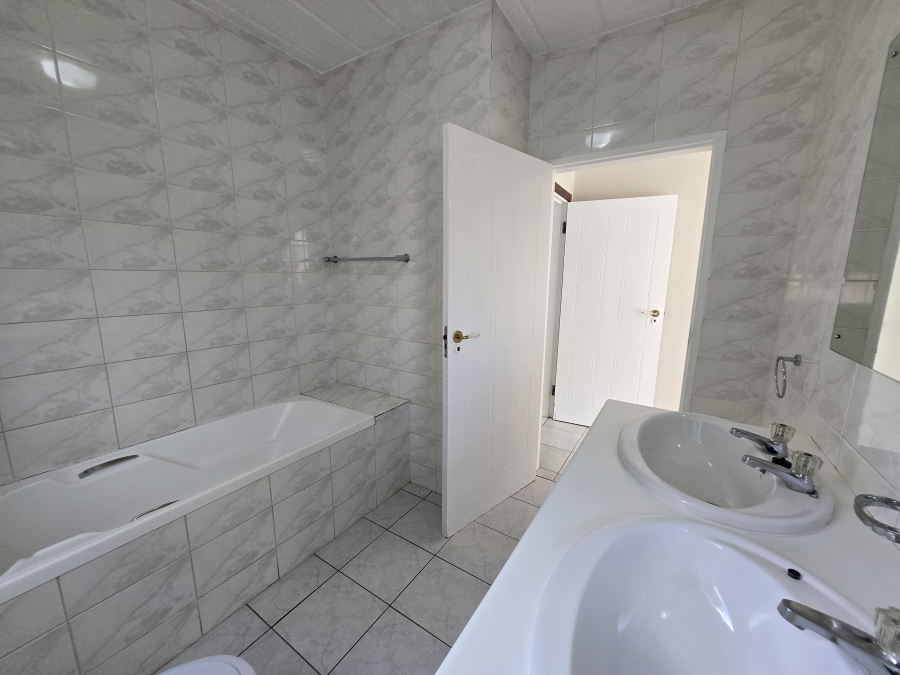 To Let 2 Bedroom Property for Rent in North Riding Gauteng