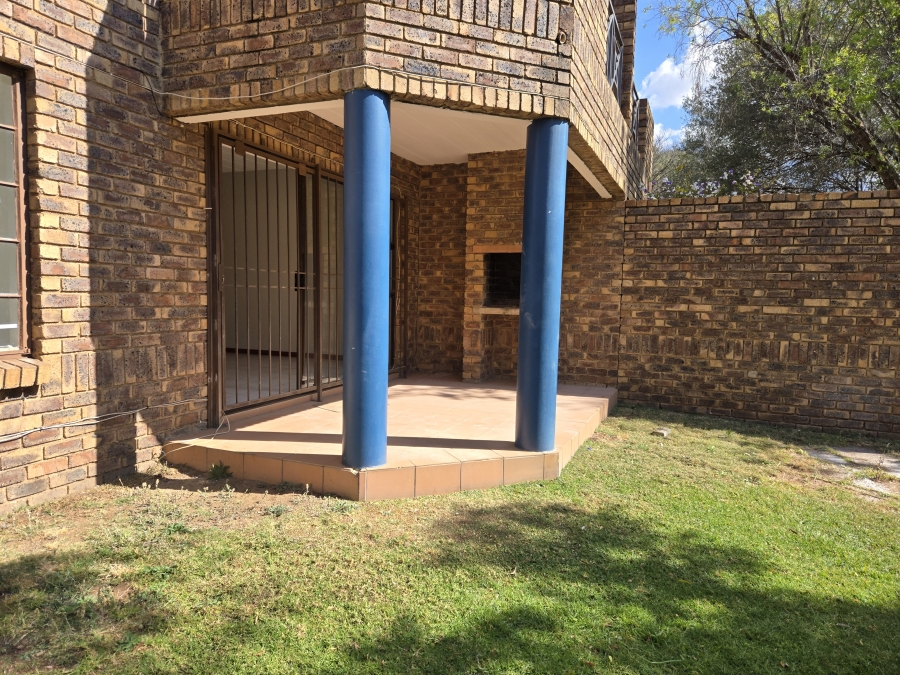 To Let 2 Bedroom Property for Rent in North Riding Gauteng